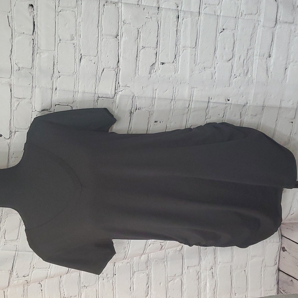 Black short sleeved top, scrunch up sides, V-neck, size 1X